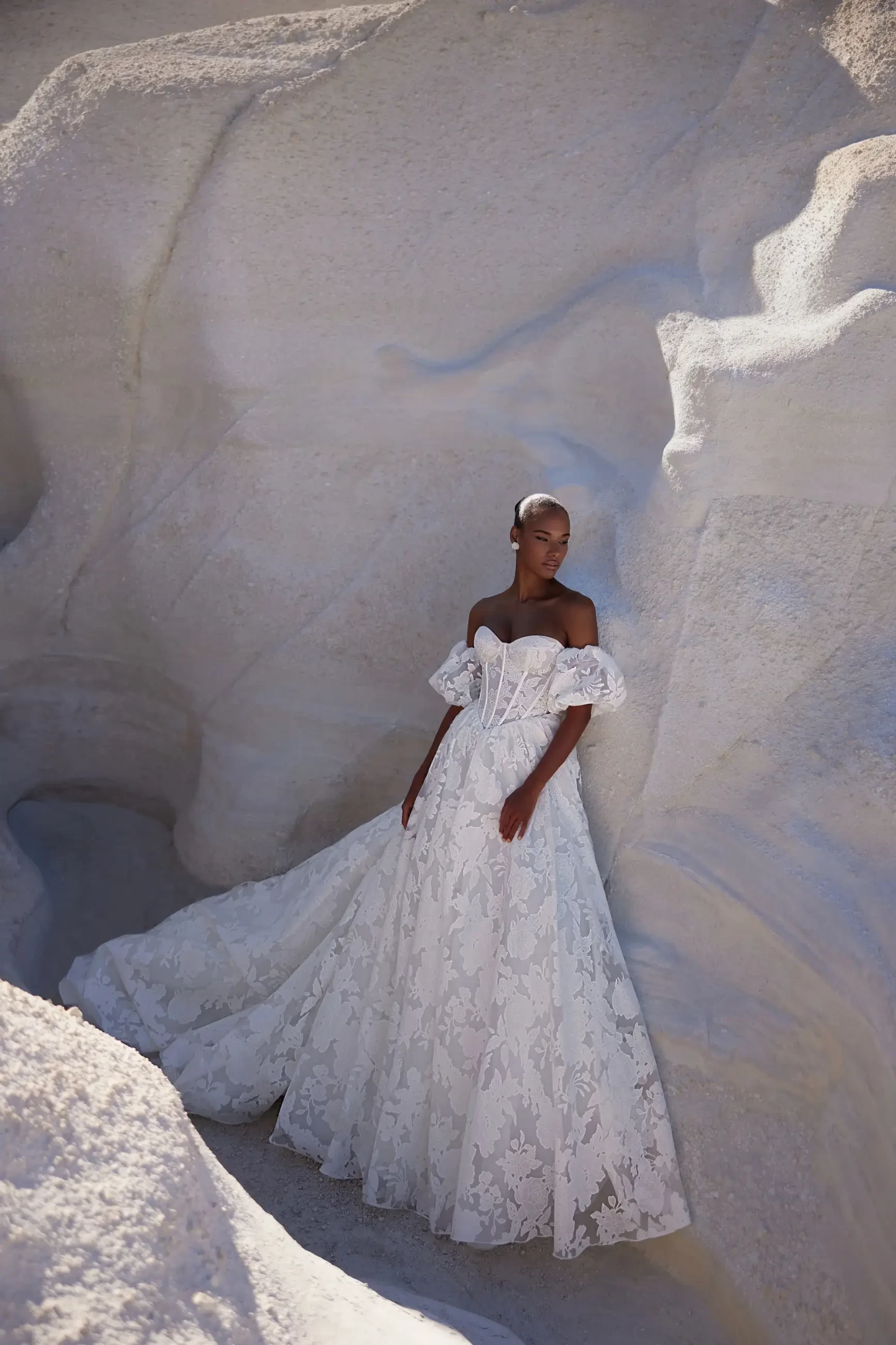 Eva Lendel Wedding Dresses: Modern Elegance and Unmatched Craftsmanship for the Contemporary Bride Image